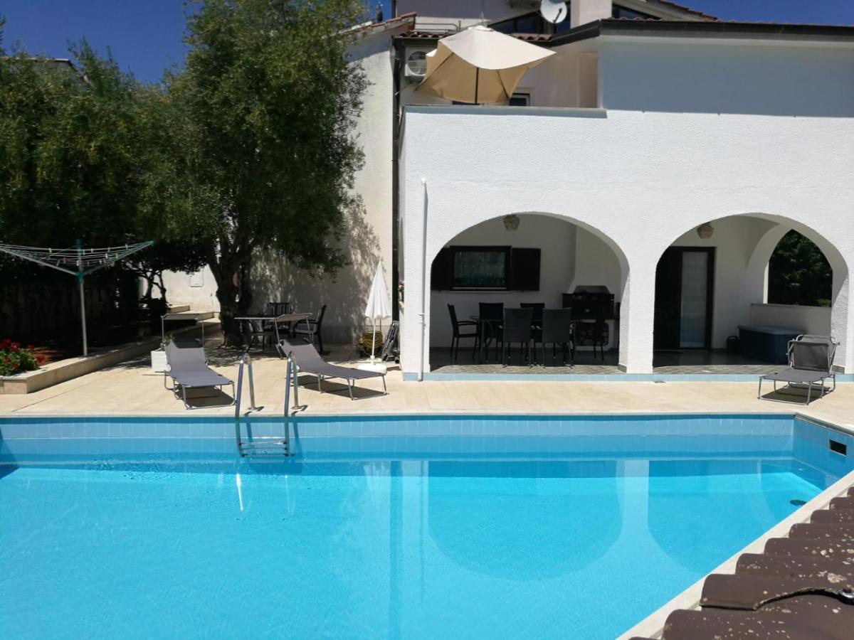 Ferienhaus Bozena Appartment 2 เวอร์ซาร์ ภายนอก รูปภาพ
